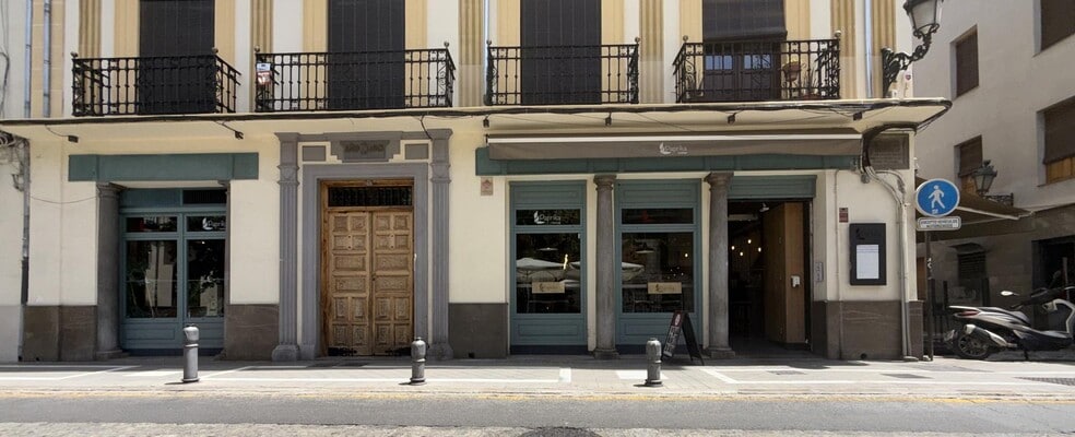 Plaza de Fortuny, 1, Granada, Granada to rent - Primary Photo - Image 1 of 39