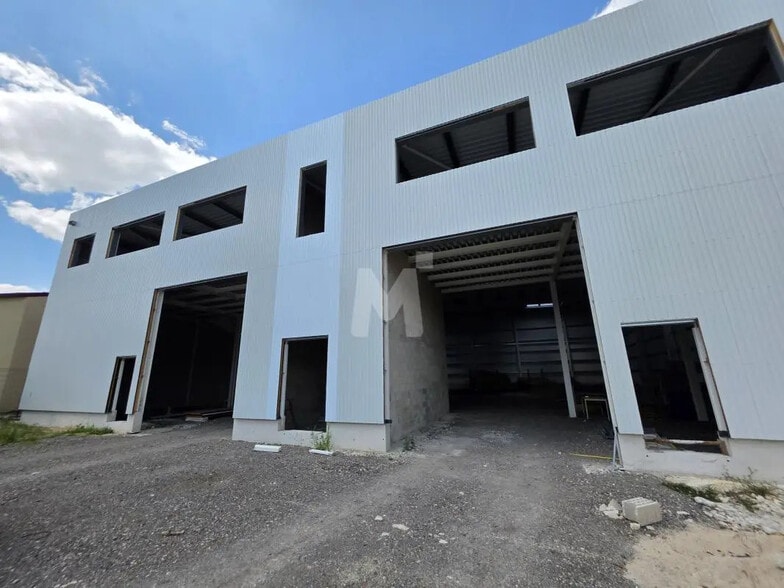 Light Industrial in Bondoufle to rent - Building Photo - Image 3 of 8