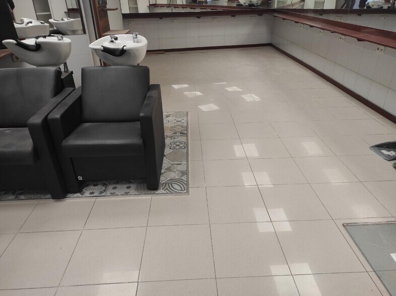 Retail in Esplugues de Llobregat, Barcelona to rent - Interior Photo - Image 1 of 2