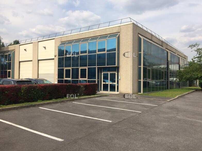 Light Industrial in Bezons to rent - Building Photo - Image 1 of 10