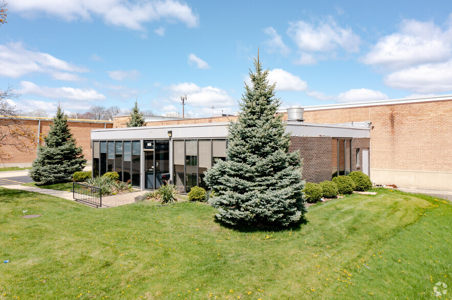 1540-1544 W Wrightwood Ct, Addison, IL for rent - Primary Photo - Image 1 of 5