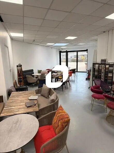 Office in Massy to rent - Building Photo - Image 3 of 11