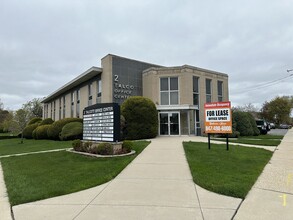 2 W Talcott Rd, Park Ridge, IL for rent Building Photo- Image 1 of 7