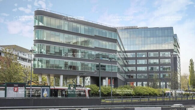 Location Bureaux 330 m² à 1 242 m²