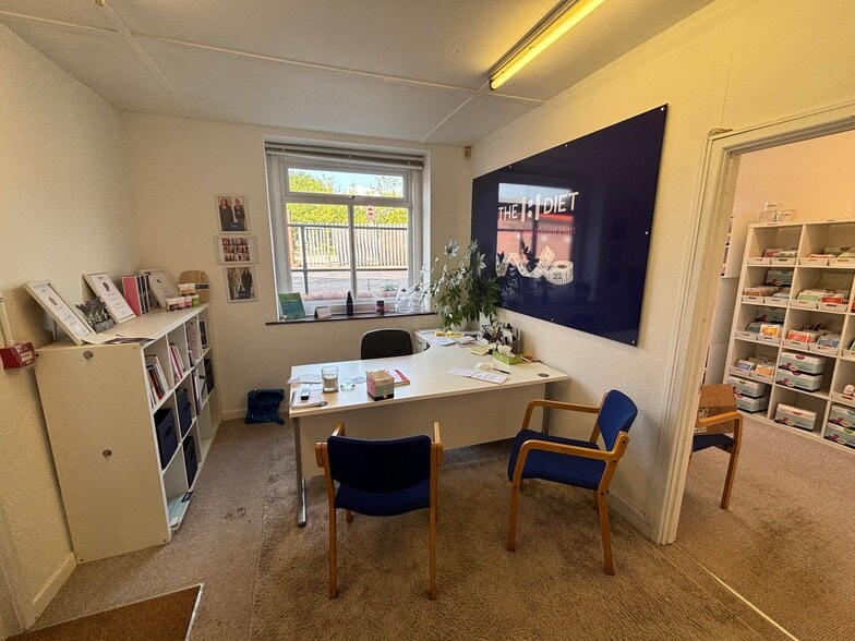 Silver St, Taunton to rent - Building Photo - Image 2 of 12