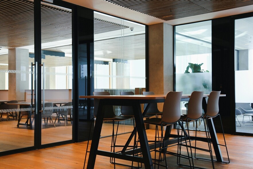 North Vw, Liverpool to rent - Interior Photo - Image 2 of 21