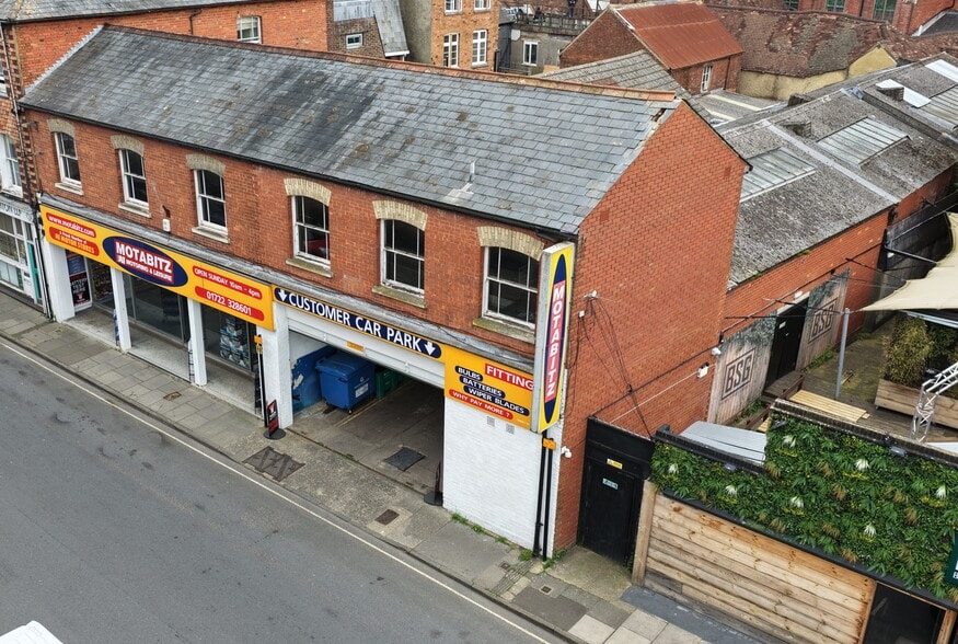 25-27 Brown St, Salisbury to rent - Building Photo - Image 1 of 3