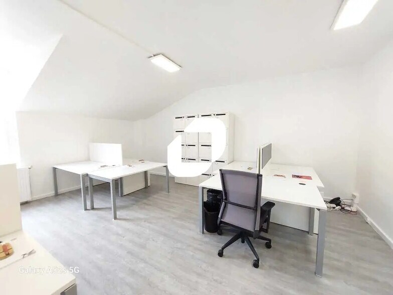 Office in Versailles to rent - Interior Photo - Image 3 of 5