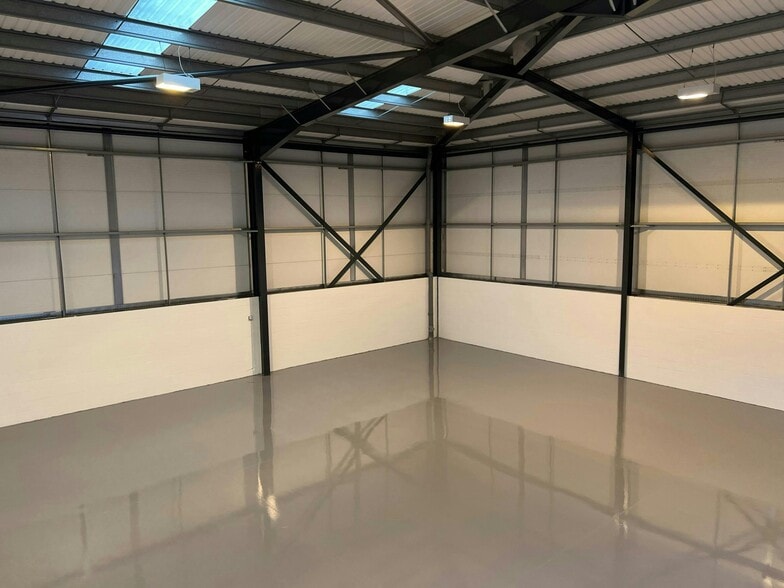 Evans Rd, Liverpool to rent - Building Photo - Image 2 of 6