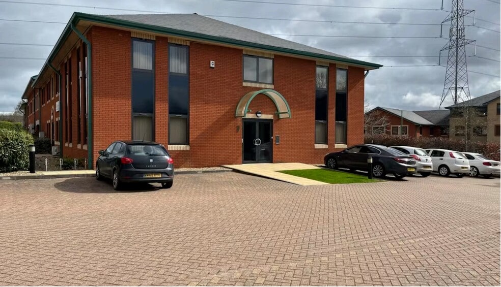Smeaton Clos, Aylesbury to rent - Building Photo - Image 2 of 18