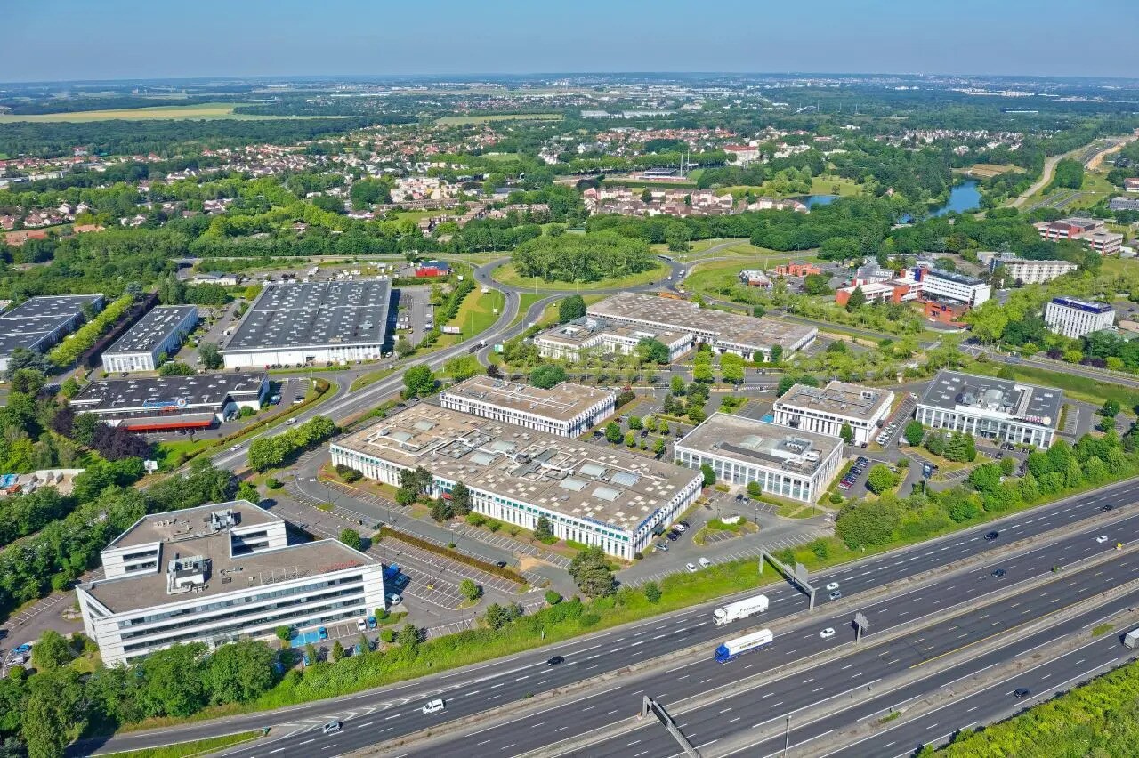 Light Industrial in COURCOURONNES to rent Building Photo- Image 1 of 10