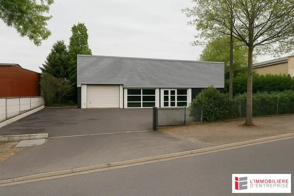Location Local d'activités 340 m² - Photo 1