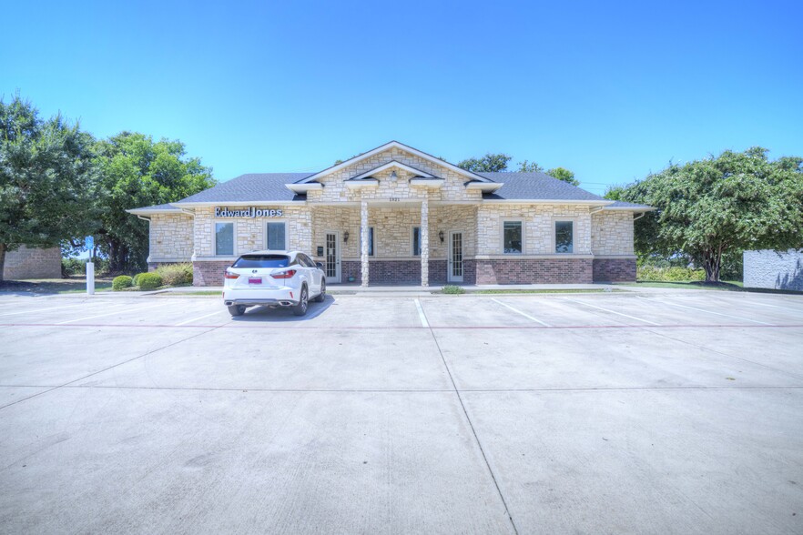 1821 Precinct Line Rd, Hurst, TX for rent - Building Photo - Image 1 of 39