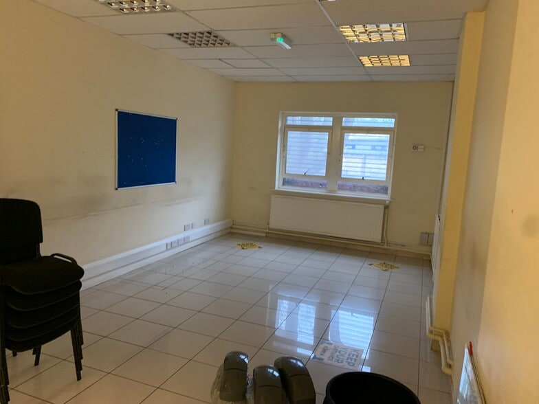 Ullswater Cres, Coulsdon to rent - Interior Photo - Image 3 of 3