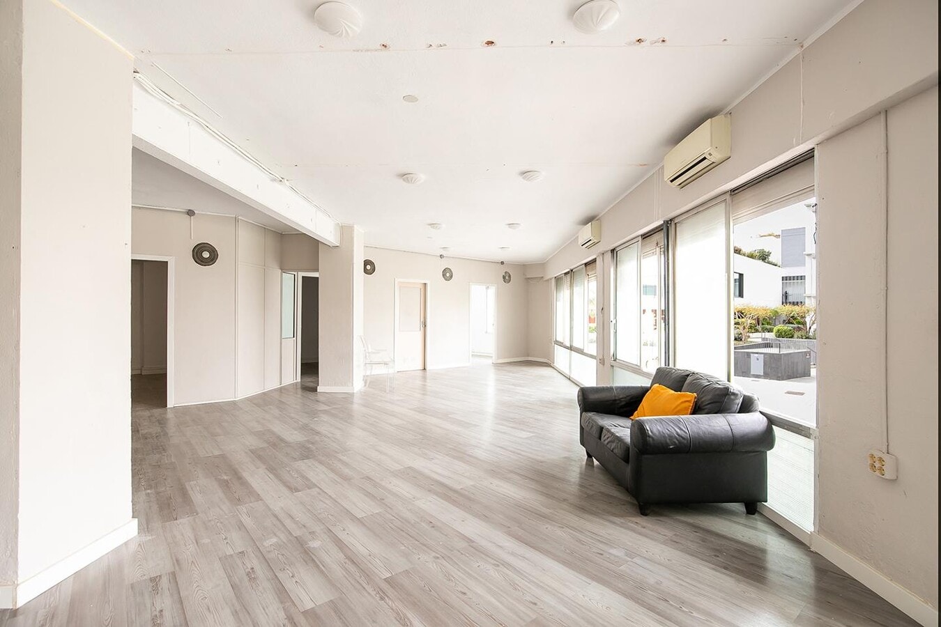 Barcelona, BAR 08018 -  -  - Interior Photo - Image 1 of 15