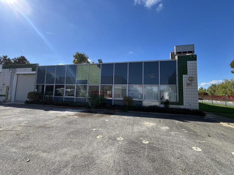 Industrial in Villebon-sur-Yvette to rent - Building Photo - Image 1 of 9