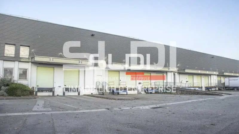 Location Local d'activités 3 688 m² - Photo 1