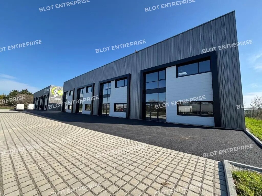 Light Industrial in Thouaré-sur-Loire for sale Building Photo- Image 1 of 12