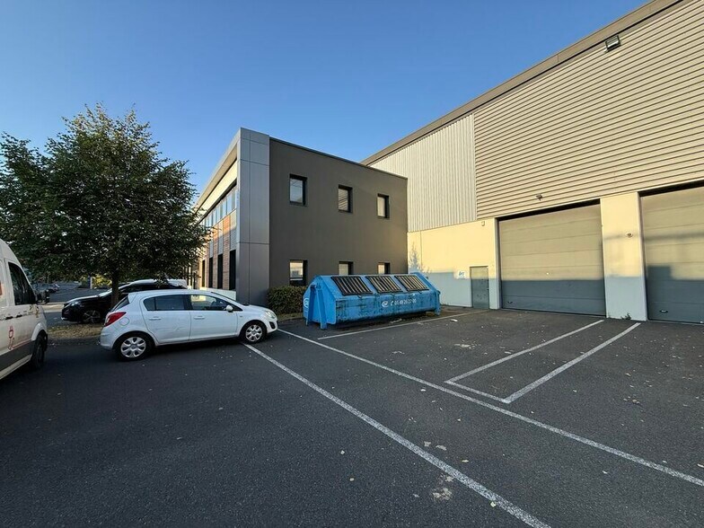 Light Industrial in Villeneuve-la-Garenne to rent - Building Photo - Image 2 of 8