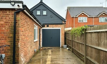 36 Burr St, Dunstable to rent Building Photo- Image 1 of 3