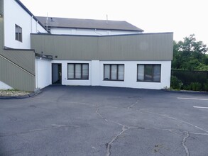 454 Boston Post Rd, Waterford, CT for rent Building Photo- Image 1 of 16