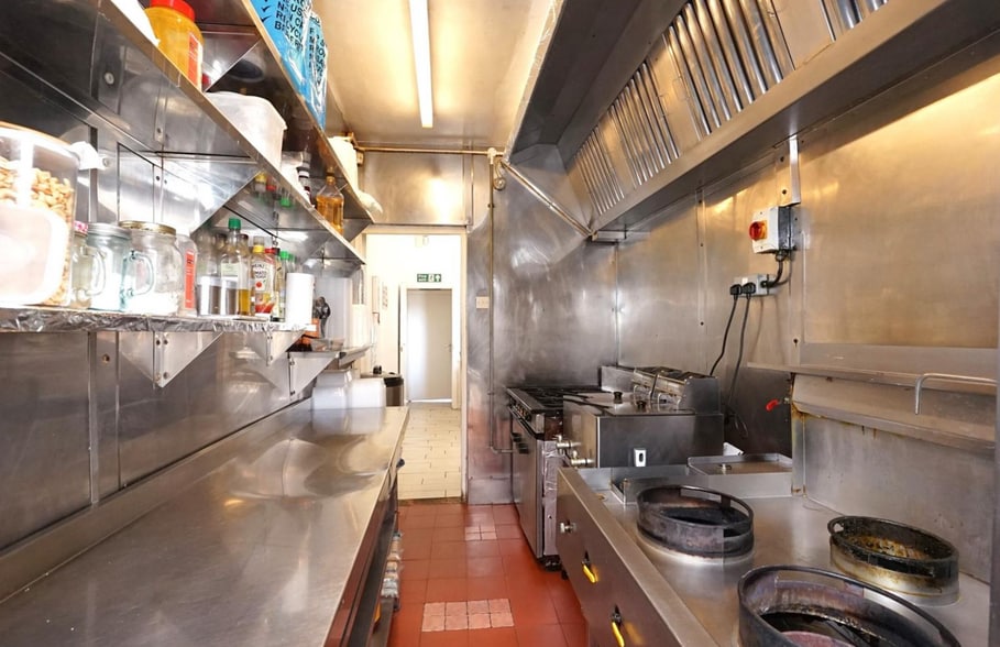 2 Worcester St, Barrow In Furness for sale - Interior Photo - Image 3 of 10