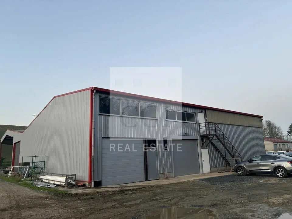 Location Entrepôt 170 m² - Photo 1
