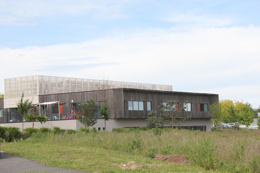 Office in Roissy-en-France to rent - Building Photo - Image 3 of 5