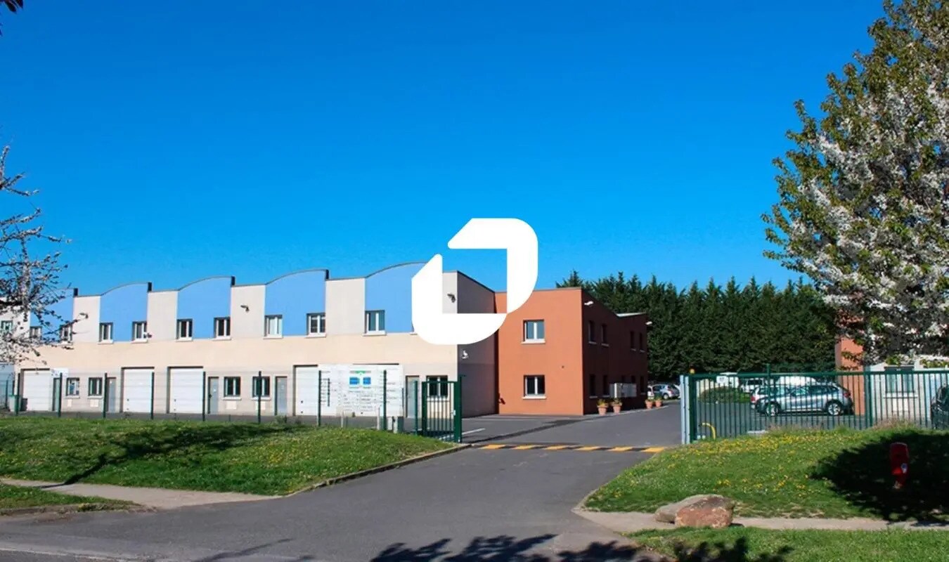 Light Industrial in Savigny-le-Temple to rent Building Photo- Image 1 of 2