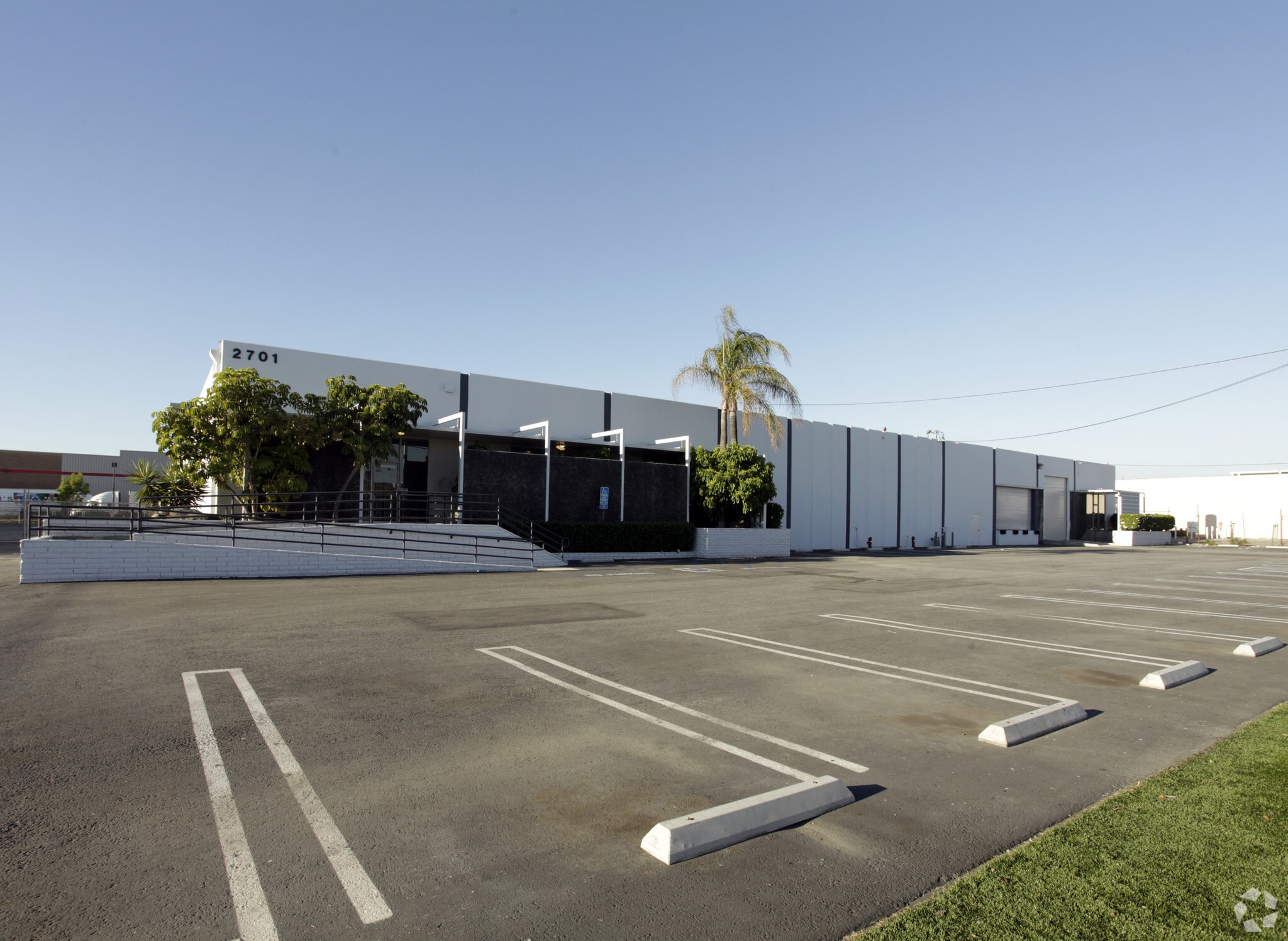 2701 Carrier Ave, Commerce, CA to rent Building Photo- Image 1 of 8