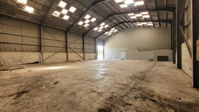 Barton Ml, St Austell to rent Interior Photo- Image 2 of 9