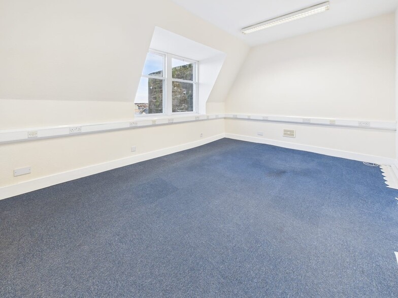 147-149 High St, Elgin to rent - Interior Photo - Image 3 of 6