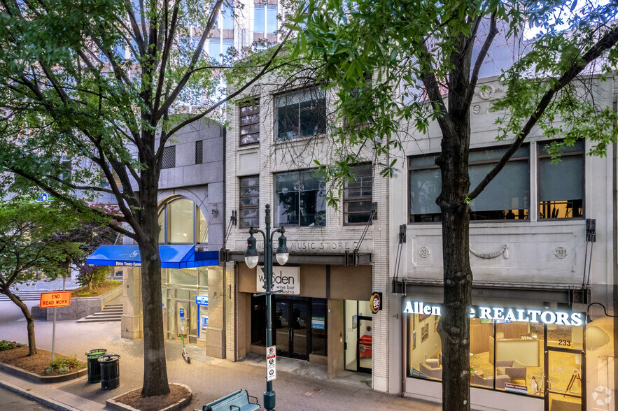 231 N Tryon St, Charlotte, NC for sale - Building Photo - Image 1 of 1