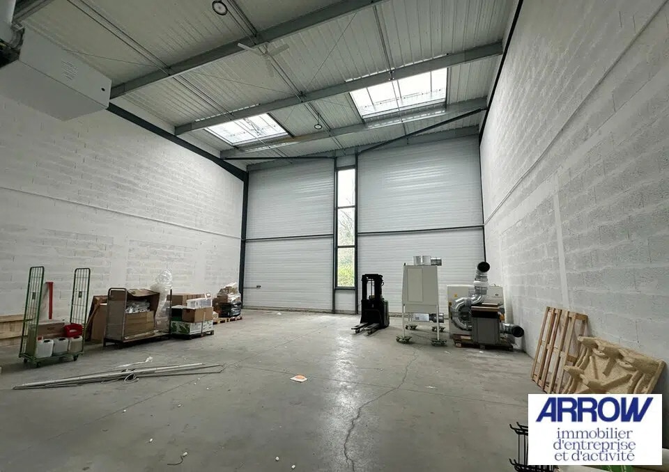 Location Local d'activités 324 m² - Photo 1