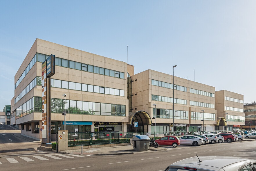 Avenida de la Industria, 6-8, Alcobendas, Madrid to rent - Building Photo - Image 1 of 3