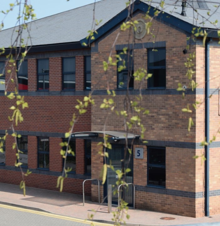 Aberford Rd, Leeds to rent Building Photo- Image 1 of 3