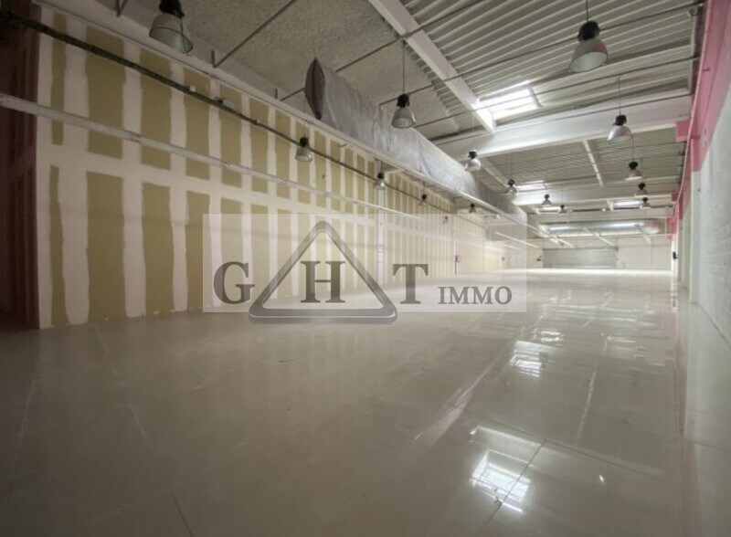 Industrial in Maurepas to rent - Interior Photo - Image 3 of 3