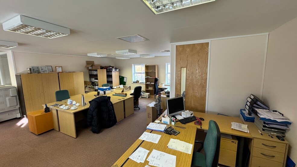 1 Lowes Ln, Wellesbourne to rent - Building Photo - Image 2 of 10