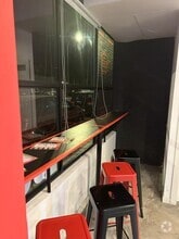 Retail in Madrid, Madrid to rent Interior Photo- Image 2 of 2