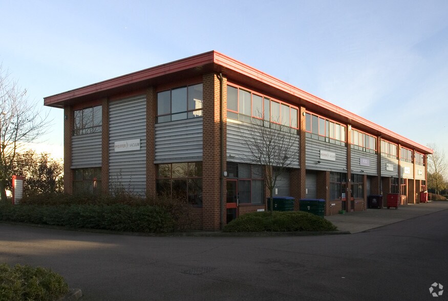 Howard Way, Newport Pagnell for rent - Building Photo - Image 2 of 4