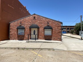 106 N Broadway St, Holdenville, OK for sale Primary Photo- Image 1 of 1