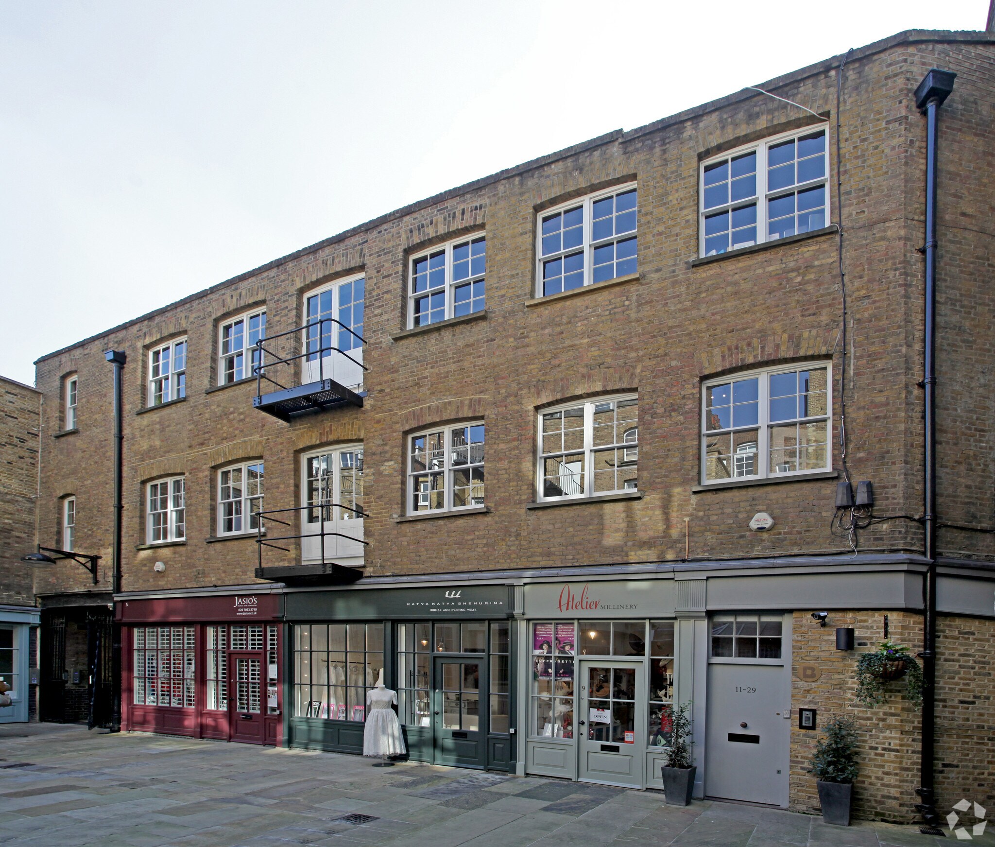 6 Smiths Ct, London for sale Primary Photo- Image 1 of 1