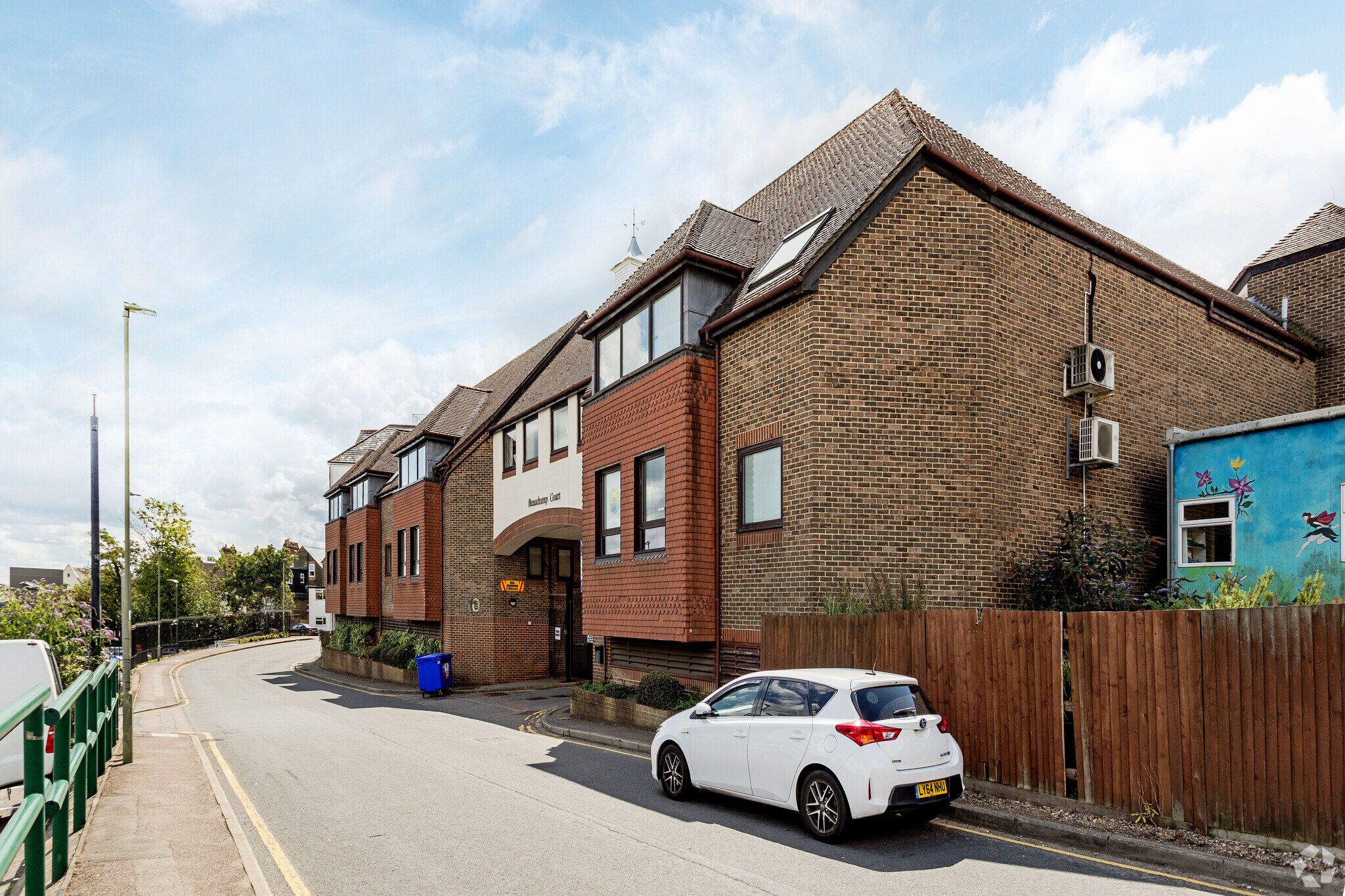 10 Victors Way, Barnet for sale Primary Photo- Image 1 of 1