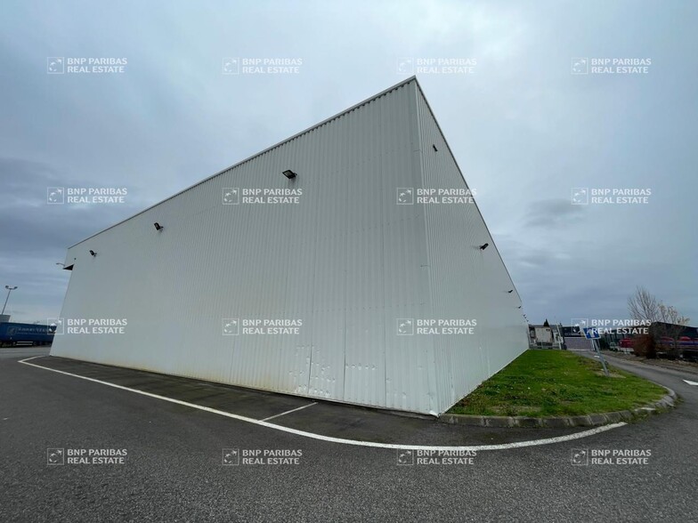 Light Industrial in Plaisance-du-Touch to rent - Building Photo - Image 3 of 18