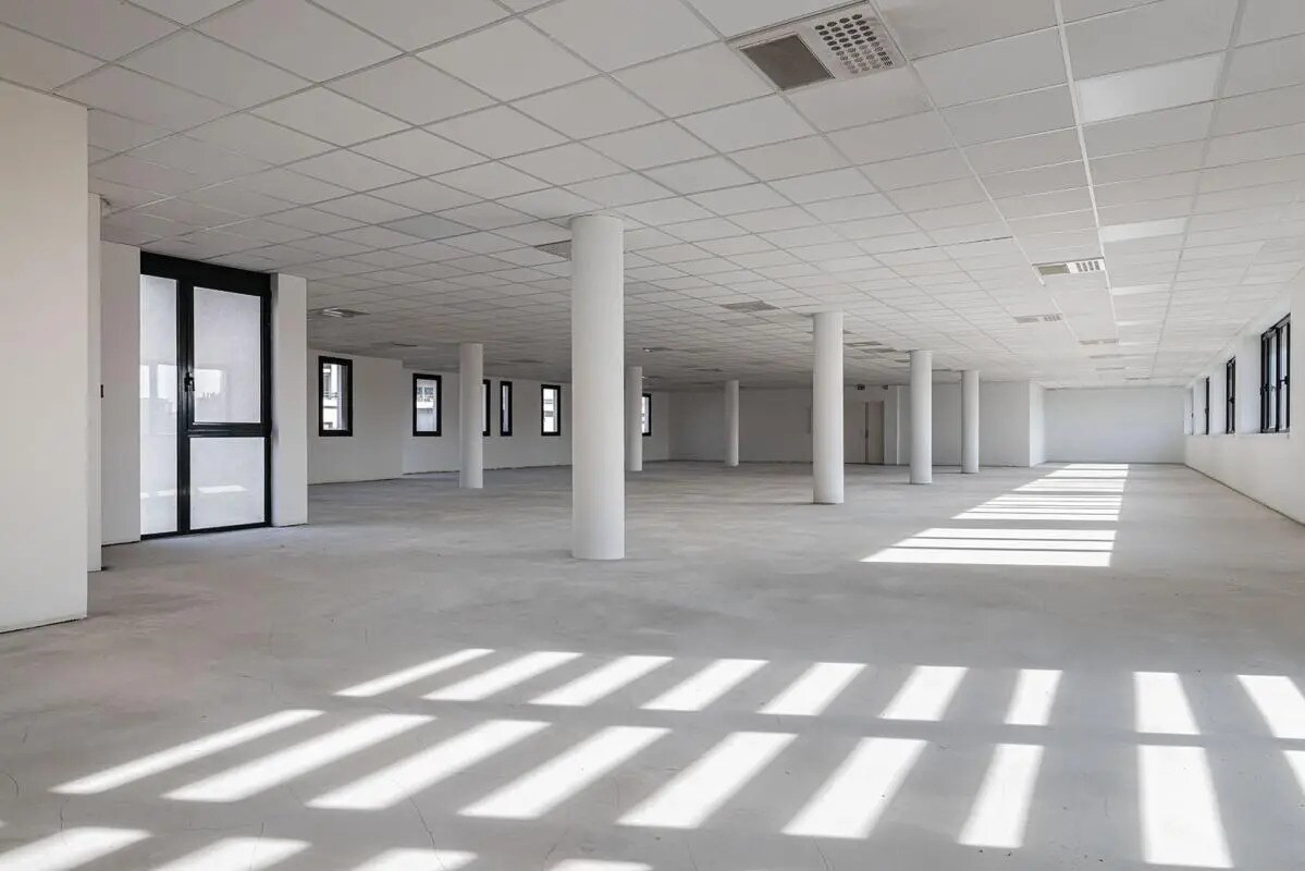 Office in Lyon for sale Interior Photo- Image 1 of 13