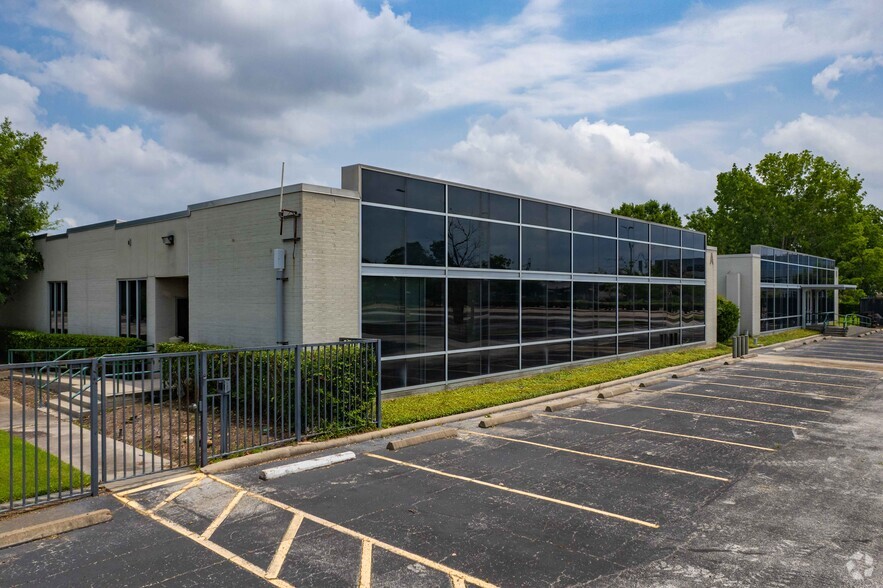 17015 Aldine Westfield Rd, Houston, TX for rent - Building Photo - Image 3 of 5