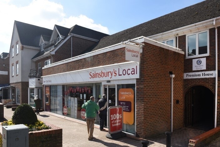 The Broadway, Farnham Common to rent Building Photo- Image 1 of 9