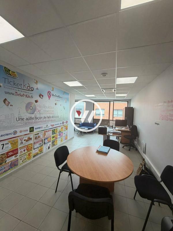 Industrial in Groslay to rent Interior Photo- Image 1 of 11