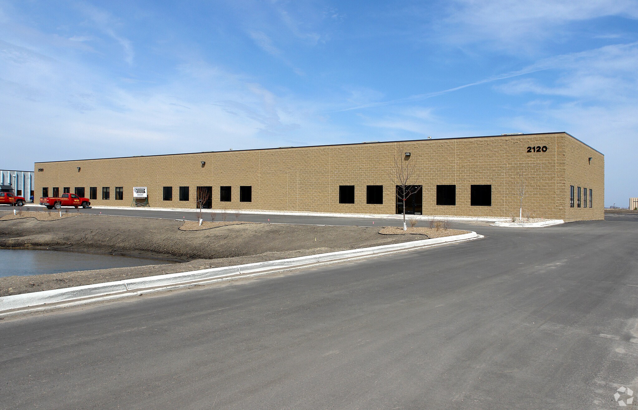 2120 Howard Dr W, North Mankato, MN to rent Primary Photo- Image 1 of 26