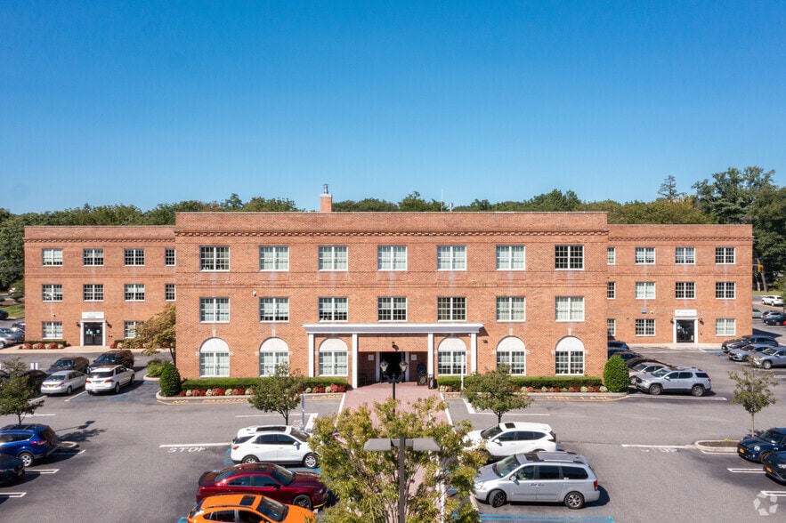 222 Middle Country Rd, Smithtown, NY to rent - Building Photo - Image 2 of 6